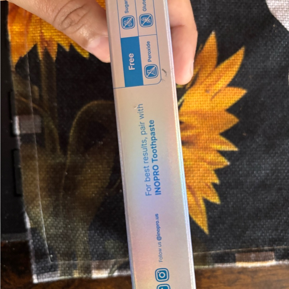 Arbutin Whitening Strips in Iridescent Pink - 42 Strips - Picture 5 of 7